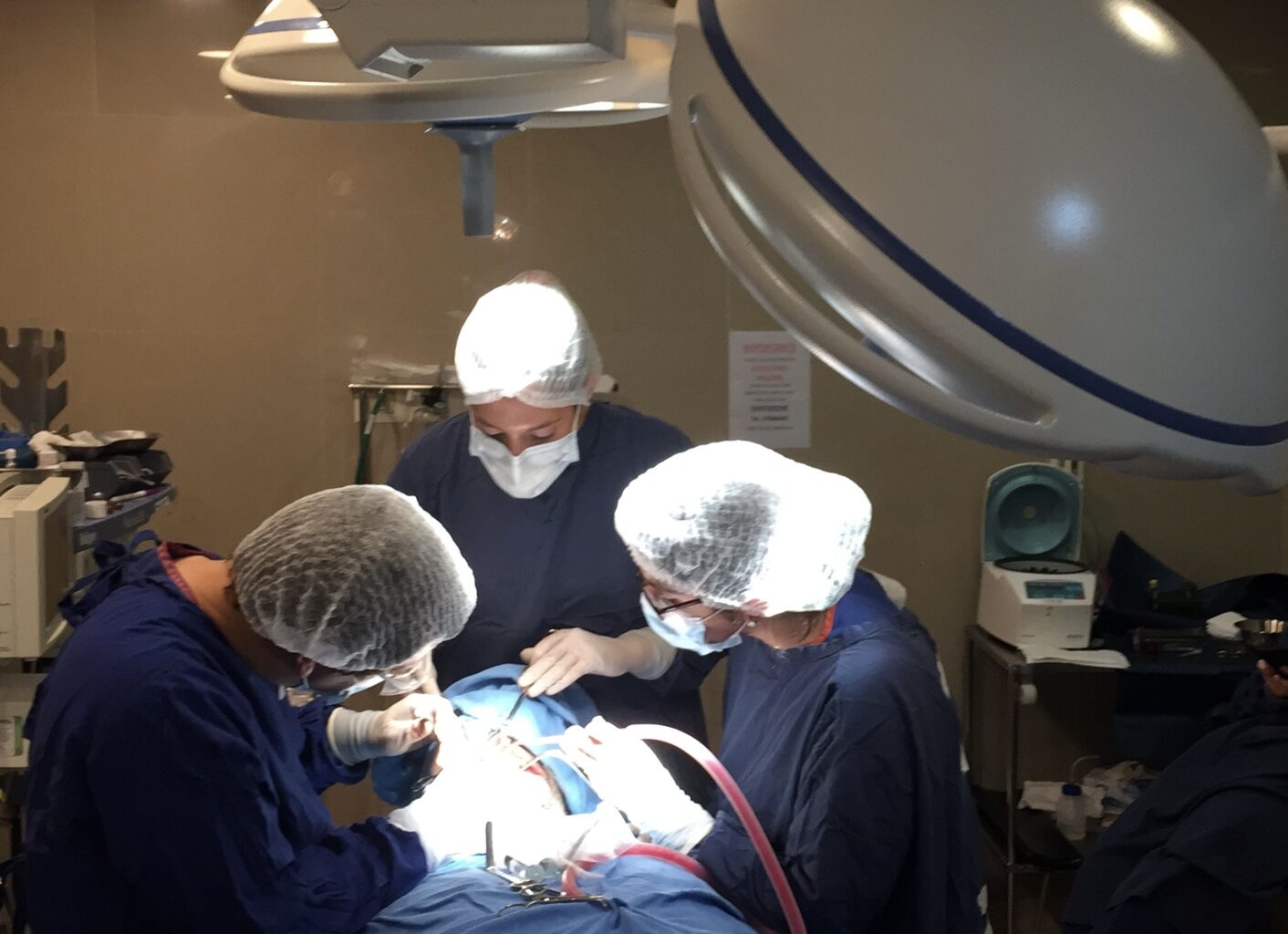 IMPLANTES CON FLAPLESS